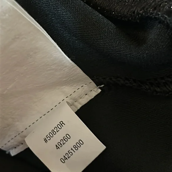 NWOT SPANX AirEssentials Half Zip with Shimmer in very black/Silver shimmer in M - Picture 10 of 10